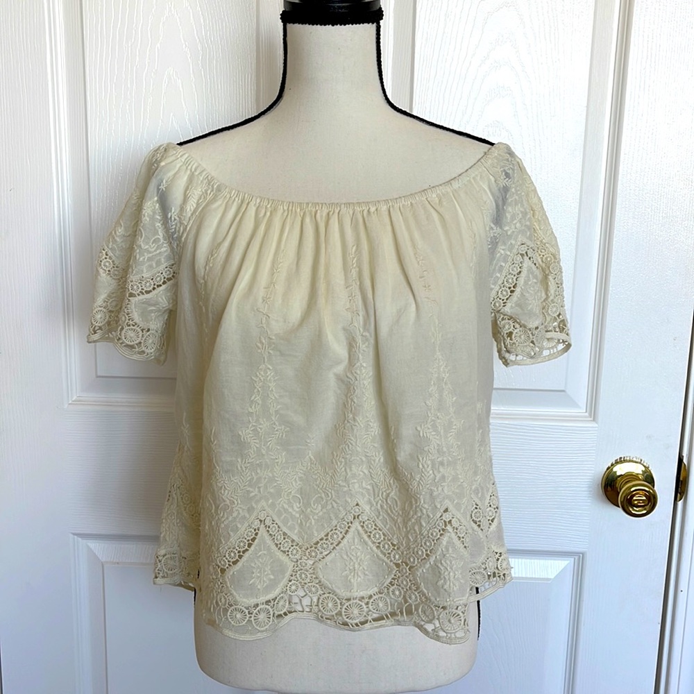 American Eagle Outfitters bohemian lace crop style shirt size small.